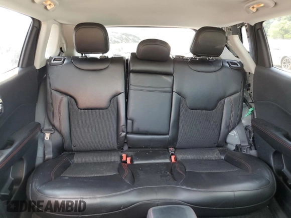 2020 Jeep Compass Trailhawk z VIN 3C4NJDDB4LT106769, wystawiony jako Copart lot #63082475 z przebiegiem 82 390 mil mil oraz Szkoda całkowita • Salvage title. Historia ofert i sprzedaży dostępna na DreamBid. Obrazek 10.