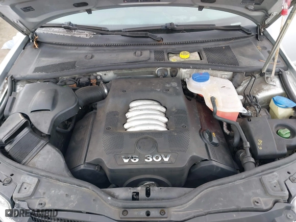 2003 Volkswagen Passat GLX with VIN WVWYH63B73E462624, listed as a IAAI auction lot 41555785 with 166,521 mi miles. Bid and sale history available at carsss.com. Image 10.
