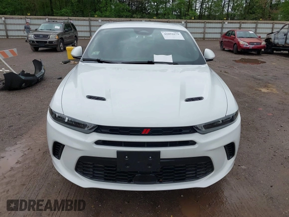 2024 Dodge Hornet R/T with VIN ZACPDFCW1R3A32752, listed as a IAAI auction lot 42091679 with 28,820 mi miles. Bid and sale history available at carsss.com. Image 12.