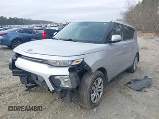 2020 Kia Soul LX with VIN KNDJ23AU8L7011339, listed as a IAAI auction lot 41179070 with 107,072 mi miles. Bid and sale history available at carsss.com. Image 2.