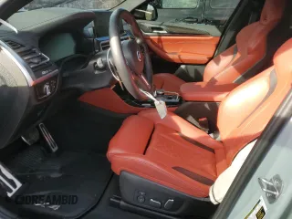 2024 BMW X4 M z VIN 5YM23EC01R9W18369, wystawiony jako Copart lot #53838455 z przebiegiem 11 550 mil mil oraz Szkody całkowita. Historia ofert i sprzedaży dostępna na DreamBid. Obrazek 7.