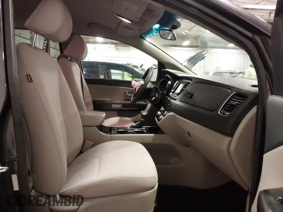 2020 Kia Sedona LX with VIN KNDMB5C17L6581477, listed as a IAAI auction lot 41705127 with 40,979 mi miles. Bid and sale history available at carsss.com. Image 5.