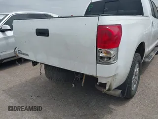 2008 Toyota Tundra z VIN 5TFRV54198X040153, wystawiony jako IAAI lot #42407051 z przebiegiem 318 500 mil mil oraz . Historia ofert i sprzedaży dostępna na DreamBid. Obrazek 17.