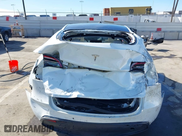 2021 Tesla Model Y Standard Range z VIN 5YJYGDED4MF162982, wystawiony jako IAAI lot #41378674 z przebiegiem 60 267 mil mil oraz . Historia ofert i sprzedaży dostępna na DreamBid. Obrazek 15.
