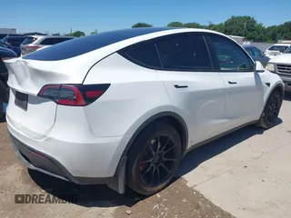 2022 Tesla Model Y Long Range z VIN 7SAYGDEE3NF426481, wystawiony jako IAAI lot #42076729 z przebiegiem 21 648 mil mil oraz . Historia ofert i sprzedaży dostępna na DreamBid. Obrazek 4.