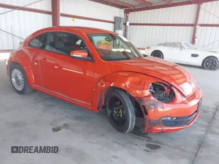 2016 Volkswagen Beetle SE с VIN 3VWJ17AT6GM635067, выставлен на аукционе IAAI как лот 41973766 с пробегом 89 289 миль миль и . История ставок и продаж доступна на DreamBid. Изображение 1.