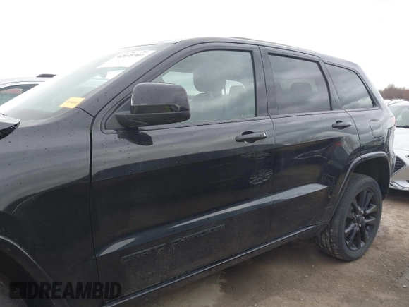 2017 Jeep Grand Cherokee Laredo with VIN 1C4RJFAG7HC886640, listed as a IAAI auction lot 42035301 with 197,110 mi miles. Bid and sale history available at carsss.com. Image 15.