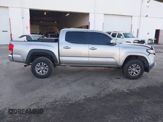 2017 Toyota Tacoma SR5 z VIN 5TFAZ5CN3HX024083, wystawiony jako IAAI lot #41739213 z przebiegiem 111 226 mil mil oraz . Historia ofert i sprzedaży dostępna na DreamBid. Obrazek 13.