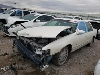 1999 Cadillac DeVille z VIN 1G6KD54YXXU741420, wystawiony jako Copart lot #47501565 z przebiegiem Nie podano mil oraz Nie do naprawy. Historia ofert i sprzedaży dostępna na DreamBid. Obrazek 1.