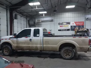2015 Ford F-250 XLT z VIN 1FT7X2B68FEC25138, wystawiony jako IAAI lot #38075714 z przebiegiem Nie podano mil oraz . Historia ofert i sprzedaży dostępna na DreamBid. Obrazek 14.