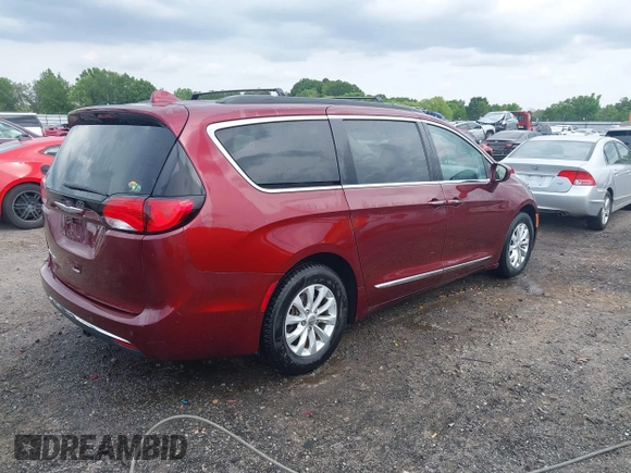 2017 Chrysler Pacifica Touring L z VIN 2C4RC1BG0HR702383, wystawiony jako IAAI lot #42124646 z przebiegiem 141 704 mil mil oraz . Historia ofert i sprzedaży dostępna na DreamBid. Obrazek 4.