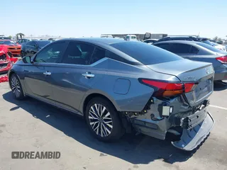 2023 Nissan Altima SV z VIN 1N4BL4DV3PN353476, wystawiony jako IAAI lot #42259077 z przebiegiem 26 201 mil mil oraz . Historia ofert i sprzedaży dostępna na DreamBid. Obrazek 3.