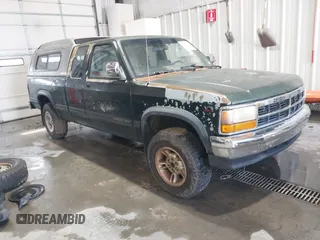 1996 Dodge Dakota with VIN 1B7GG23X2TS588149, listed as a IAAI auction lot 41606018 with 186,420 mi miles. Bid and sale history available at carsss.com. Image 1.