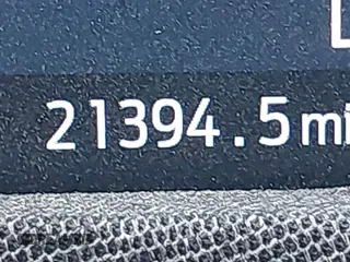 2023 Ford Mustang Mach-E Premium z VIN 3FMTK3R40PMA88565, wystawiony jako IAAI lot #42245792 z przebiegiem 21 394 mil mil oraz . Historia ofert i sprzedaży dostępna na DreamBid. Obrazek 16.