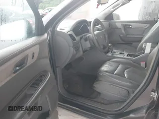 2016 Chevrolet Traverse LS z VIN 1GNKRFED8GJ288214, wystawiony jako IAAI lot #42305988 z przebiegiem 147 683 mil mil oraz . Historia ofert i sprzedaży dostępna na DreamBid. Obrazek 5.
