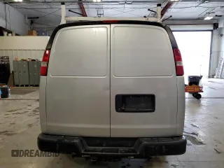 2017 GMC Savana Cargo z VIN 1GTW7AFF1H1146601, wystawiony jako Copart lot #56892085 z przebiegiem 125 805 mil mil oraz Czysty tytuł • Clean title. Historia ofert i sprzedaży dostępna na DreamBid. Obrazek 6.