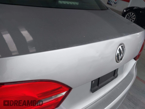 2013 Volkswagen Jetta SE z VIN 3VWDP7AJ6DM413781, wystawiony jako IAAI lot #42632312 z przebiegiem 153 273 mil mil oraz . Historia ofert i sprzedaży dostępna na DreamBid. Obrazek 14.