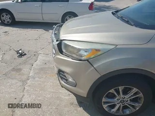 2017 Ford Escape SE z VIN 1FMCU0GD8HUC60074, wystawiony jako IAAI lot #41918443 z przebiegiem 85 787 mil mil oraz . Historia ofert i sprzedaży dostępna na DreamBid. Obrazek 21.