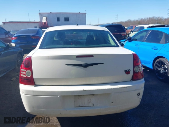 2008 Chrysler 300 LX with VIN 2C3KA43R58H155212, listed as a IAAI auction lot 41812362 with 195,184 mi miles. Bid and sale history available at carsss.com. Image 16.