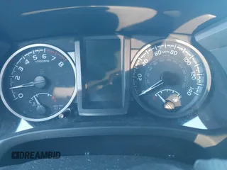 2022 Toyota Tacoma SR z VIN 3TMCZ5AN1NM531884, wystawiony jako IAAI lot #42257444 z przebiegiem Nie podano mil oraz . Historia ofert i sprzedaży dostępna na DreamBid. Obrazek 7.