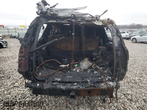 2020 Chevrolet Suburban Premier z VIN 1GNSKJKJ0LR287376, wystawiony jako Copart lot #83407244 z przebiegiem Nie podano mil oraz Szkoda całkowita • Salvage title. Historia ofert i sprzedaży dostępna na DreamBid. Obrazek 6.