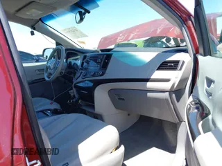 2011 Toyota Sienna LE AAS with VIN 5TDKK3DC2BS118124, listed as a IAAI auction lot 42121524 with 270,284 mi miles. Bid and sale history available at carsss.com. Image 5.