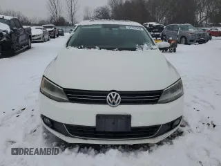 2014 Volkswagen Jetta Comfortline z VIN 3VWDL7AJ9EM398898, wystawiony jako Copart lot #86367554 z przebiegiem Nie podano mil oraz Czysty tytuł • Clean title. Historia ofert i sprzedaży dostępna na DreamBid. Obrazek 5.