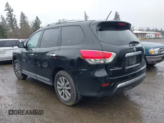 2013 Nissan Pathfinder SV with VIN 5N1AR2MM1DC617748, listed as a IAAI auction lot 41593304 with 175,100 mi miles. Bid and sale history available at carsss.com. Image 3.