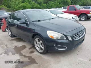 2012 Volvo S60 T5 z VIN YV1622FS1C2128291, wystawiony jako IAAI lot #42066019 z przebiegiem 139 214 mil mil oraz . Historia ofert i sprzedaży dostępna na DreamBid. Obrazek 1.
