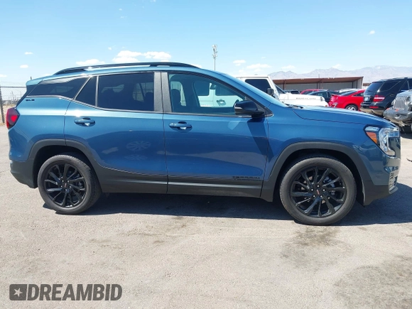 2024 GMC Terrain SLE z VIN 3GKALMEG5RL292662, wystawiony jako IAAI lot #42148356 z przebiegiem 12 939 mil mil oraz . Historia ofert i sprzedaży dostępna na DreamBid. Obrazek 13.