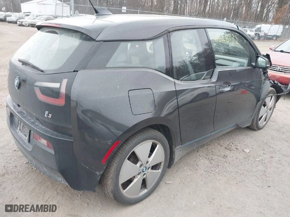 2015 BMW i3 with VIN WBY1Z4C5XFV501268, listed as a IAAI auction lot 41028732 with NaN miles. Bid and sale history available at carsss.com. Image 4.