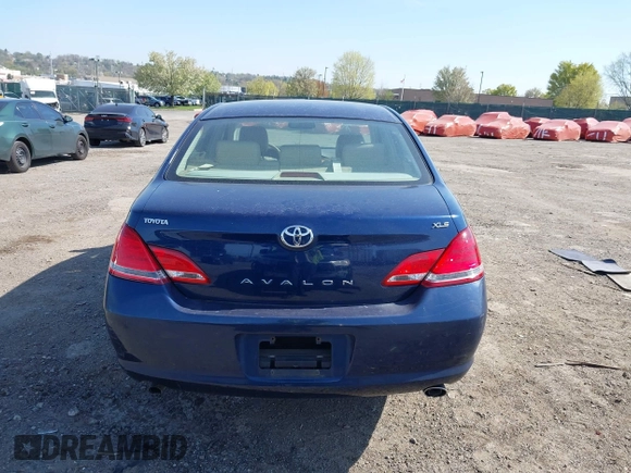 2005 Toyota Avalon XL with VIN 4T1BK36B55U054645, listed as a IAAI auction lot 42069828 with 184,789 mi miles and . Bid and sale history available at carsss.com. Image 17.