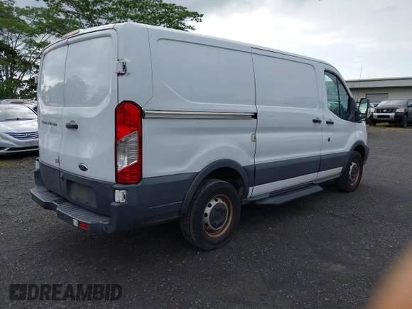 2018 Ford Transit z VIN 1FTYR1YM9JKB43850, wystawiony jako IAAI lot #42151963 z przebiegiem 72 286 mil mil oraz . Historia ofert i sprzedaży dostępna na DreamBid. Obrazek 4.