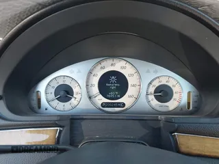 2005 Mercedes-Benz E-Class 3.2L with VIN WDBUF65J85A700806, listed as a IAAI auction lot 41585086 with 200,245 mi miles. Bid and sale history available at carsss.com. Image 7.