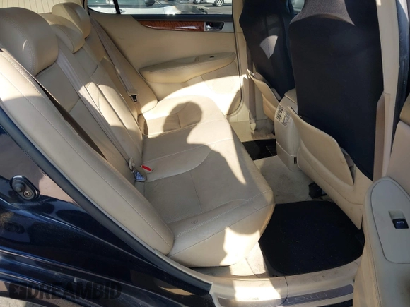 2005 Lexus ES 350 z VIN JTHBA30G155087842, wystawiony jako IAAI lot #42304923 z przebiegiem 300 136 mil mil oraz . Historia ofert i sprzedaży dostępna na DreamBid. Obrazek 8.