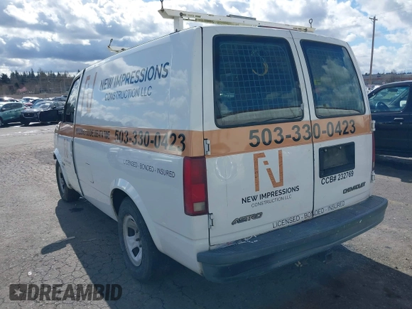 2000 Chevrolet Astro Cargo with VIN 1GCDM19W1YB217561, listed as a IAAI auction lot 41805659 with Not Provided miles. Bid and sale history available at carsss.com. Image 3.
