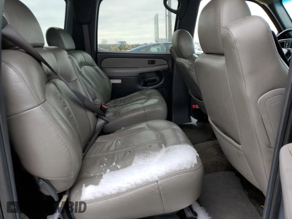 2002 Chevrolet Suburban Z71 with VIN 3GNFK16Z72G295734, listed as a Copart auction lot 45763225 with 197,205 mi miles and Salvage Title. Bid and sale history available at carsss.com. Image 11.