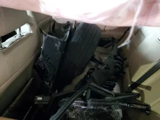 2017 Land Rover Range Rover z VIN SALGR2FKXHA327013, wystawiony jako Copart lot #71537554 z przebiegiem Nie podano mil oraz Szkoda całkowita • Salvage title. Historia ofert i sprzedaży dostępna na DreamBid. Obrazek 12.
