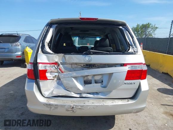 2005 Honda Odyssey EX-L with VIN 5FNRL38705B008884, listed as a IAAI auction lot 42081384 with 219,336 mi miles. Bid and sale history available at carsss.com. Image 6.