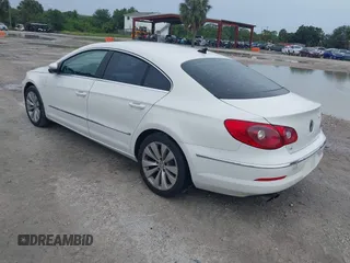 2011 Volkswagen CC Sport z VIN WVWMN7AN2BE711744, wystawiony jako IAAI lot #42416773 z przebiegiem 142 029 mil mil oraz . Historia ofert i sprzedaży dostępna na DreamBid. Obrazek 3.