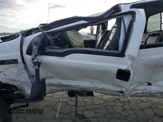 2002 Ford F-350 XL z VIN 1FTSW31F22ED34774, wystawiony jako Copart lot #50922485 z przebiegiem 266 421 mil mil oraz Szkoda całkowita • Salvage title. Historia ofert i sprzedaży dostępna na DreamBid. Obrazek 7.