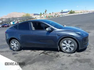 2024 Tesla Model Y Long Range z VIN 7SAYGDEE2RA233855, wystawiony jako IAAI lot #42148956 z przebiegiem 14 385 mil mil oraz . Historia ofert i sprzedaży dostępna na DreamBid. Obrazek 12.