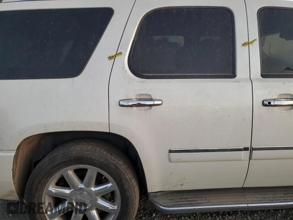 2014 GMC Yukon Denali z VIN 1GKS1EEF7ER180648, wystawiony jako Copart lot #79656084 z przebiegiem Nie podano mil oraz Szkoda całkowita • Salvage title. Historia ofert i sprzedaży dostępna na DreamBid. Obrazek 11.
