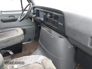 1990 Ford Econoline Cargo z VIN 1FTDE14Y4LHA18080, wystawiony jako IAAI lot #42324693 z przebiegiem Nie podano mil oraz . Historia ofert i sprzedaży dostępna na DreamBid. Obrazek 5.