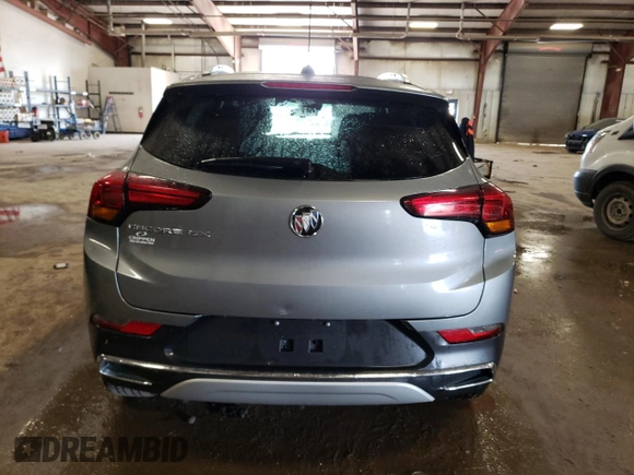 2023 Buick Encore GX Essence z VIN KL4MMFSL7PB064089, wystawiony jako Copart lot #59337995 z przebiegiem Nie podano mil oraz Nie do naprawy • Non repairable. Historia ofert i sprzedaży dostępna na DreamBid. Obrazek 6.