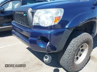 2005 Toyota Tacoma z VIN 5TEUU42N25Z099188, wystawiony jako IAAI lot #42179039 z przebiegiem 147 058 mil mil oraz . Historia ofert i sprzedaży dostępna na DreamBid. Obrazek 17.