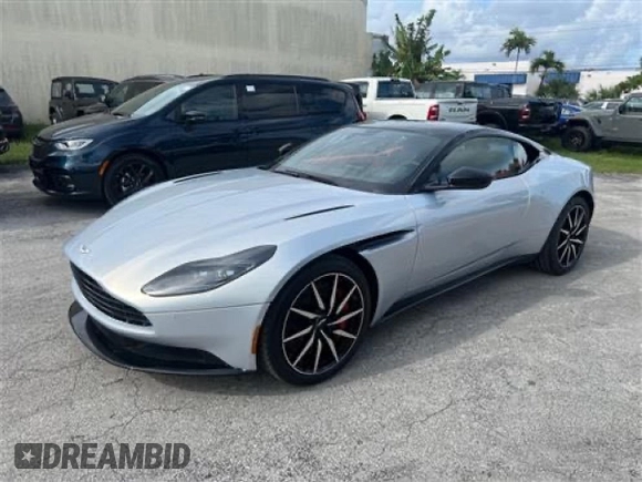 2021 Aston Martin DB11 V8 z VIN SCFRMFAWXMGL10429, wystawiony jako Copart lot #57315395 z przebiegiem 1737 mil mil oraz Tytuł czysty. Historia ofert i sprzedaży dostępna na DreamBid. Obrazek 2.