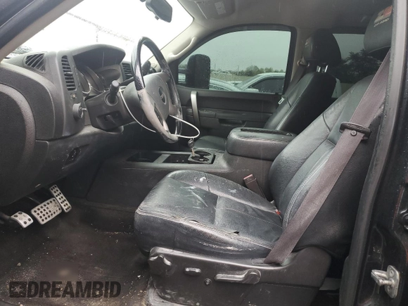 2012 GMC Sierra 2500HD SLE z VIN 1GT120CG6CF169156, wystawiony jako Copart lot #52860205 z przebiegiem 106 505 mil mil oraz Szkoda całkowita • Salvage title. Historia ofert i sprzedaży dostępna na DreamBid. Obrazek 7.