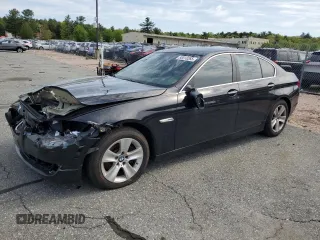 2013 BMW 5 Series 528i xDrive z VIN WBAXH5C58DD115419, wystawiony jako Copart lot #55513265 z przebiegiem Nie podano mil oraz Szkoda całkowita • Salvage title. Historia ofert i sprzedaży dostępna na DreamBid. Obrazek 1.