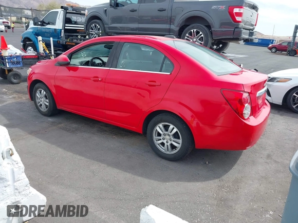 2015 Chevrolet Sonic LT z VIN 1G1JC5SH1F4139849, wystawiony jako IAAI lot #41993984 z przebiegiem 147 240 mil mil oraz . Historia ofert i sprzedaży dostępna na DreamBid. Obrazek 3.